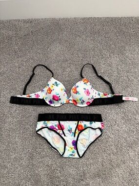 Victoria's Secret PINK White Floral Push-Up Bra & Brief Set
